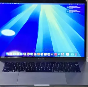 New Laptop Apple MacBook 2018 16GB Intel Core i7 SSD 512GB
