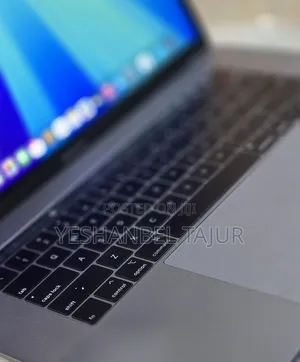New Laptop Apple MacBook Pro 2018 16GB Intel Core i7 SSD 512GB