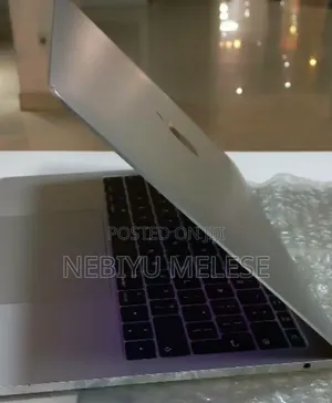 New Laptop Apple MacBook Pro 2017 8GB Intel Core i5 SSD 256GB