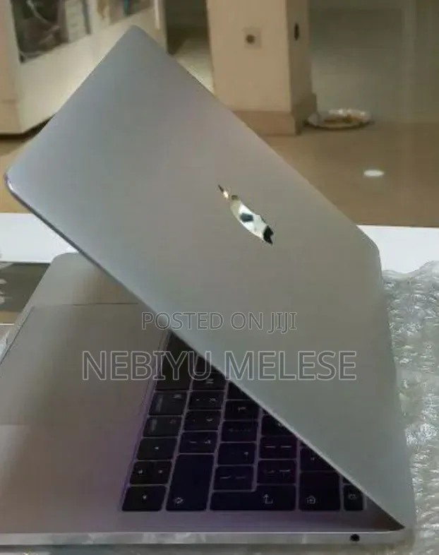New Laptop Apple MacBook Pro 2017 8GB Intel Core i5 SSD 256GB