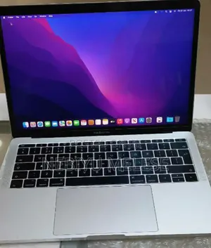 New Laptop Apple MacBook Pro 2017 8GB Intel Core i5 SSD 256GB