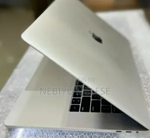 New Laptop Apple MacBook Pro 2018 16GB Intel Core i7 SSD 256GB