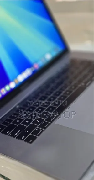 New Laptop Apple MacBook Pro 2018 16GB Intel Core i7 SSD 512GB