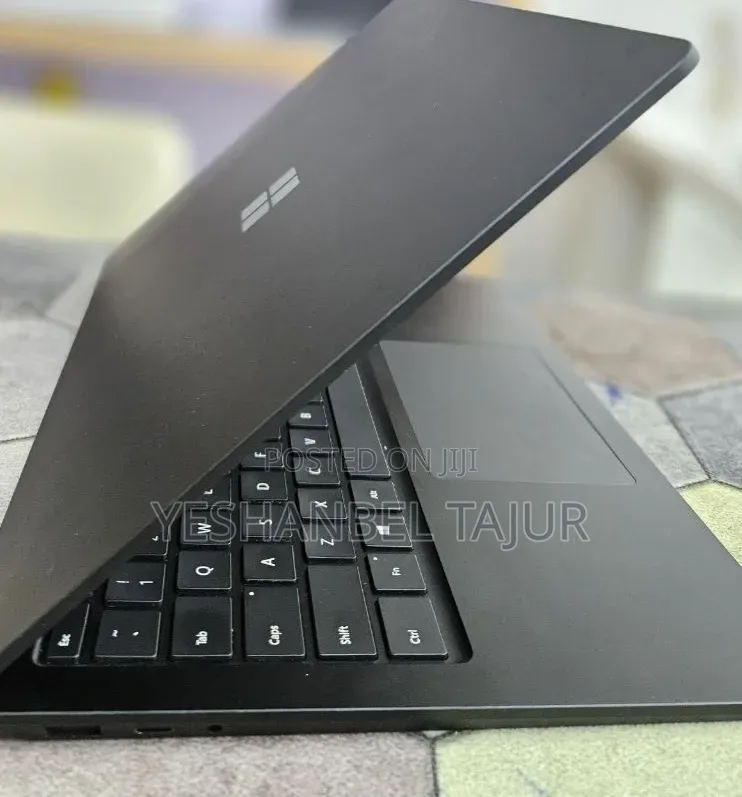 New Laptop Microsoft Surface 16GB Intel Core i7 SSD 512GB