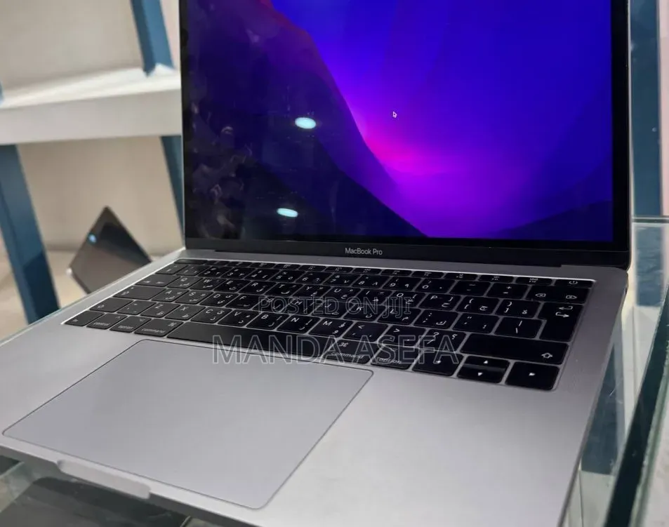 New Laptop Apple MacBook Pro 2017 8GB Intel Core i5 SSD 128GB