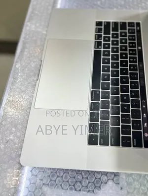 New Laptop Apple MacBook Pro 2018 16GB Intel Core i7 SSD 256GB