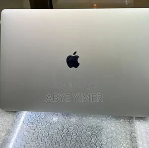 New Laptop Apple MacBook Pro 2018 16GB Intel Core i7 SSD 256GB