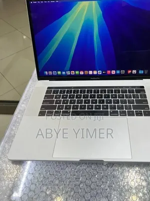 New Laptop Apple MacBook Pro 2018 16GB Intel Core i7 SSD 256GB