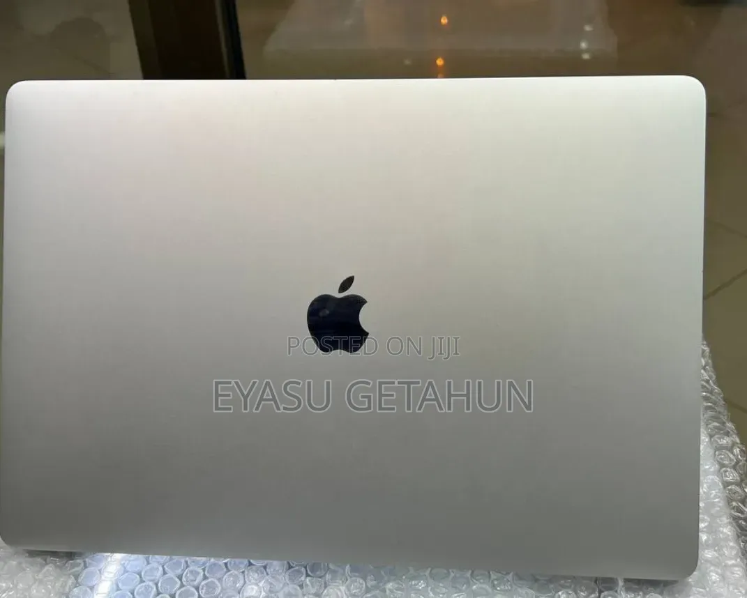 New Laptop Apple MacBook Pro 2018 16GB Intel Core i7 SSD 256GB