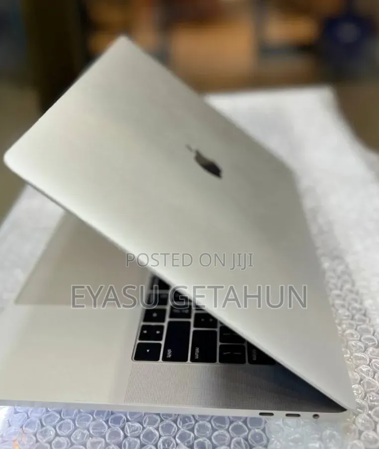 New Laptop Apple MacBook Pro 2018 16GB Intel Core i7 SSD 256GB