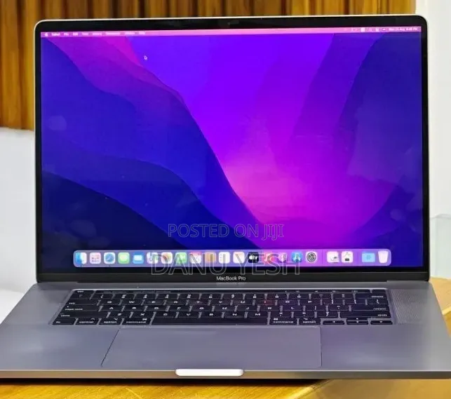 New Laptop Apple MacBook Pro 2018 32GB Intel Core i9 SSD 2T