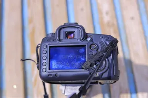 Camera Canon 5dmark Iii vs Zebira Lens 2.8 Ef 70-- 200 Mark 1⁄2