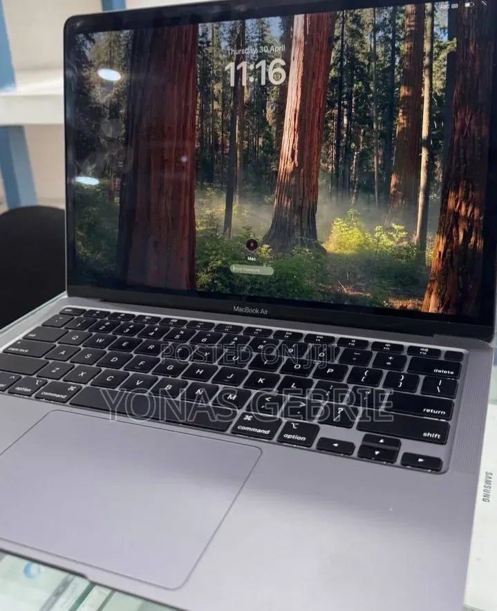 New Laptop Apple MacBook 8GB Intel Core i3 SSD 256GB