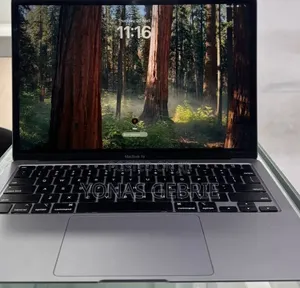 New Laptop Apple MacBook 8GB Intel Core i3 SSD 256GB