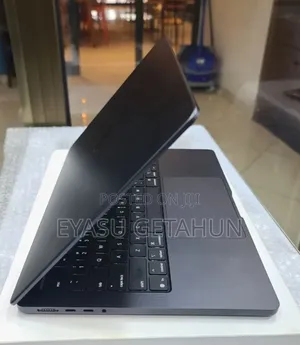 New Apple MacBook Pro 2025 M5 14-inch 16GB Apple M5 Pro SSD 512GB
