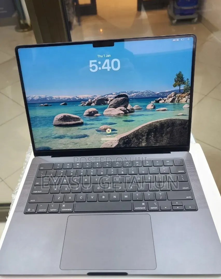 New Apple MacBook Pro 2025 M5 14-inch 16GB Apple M5 Pro SSD 512GB