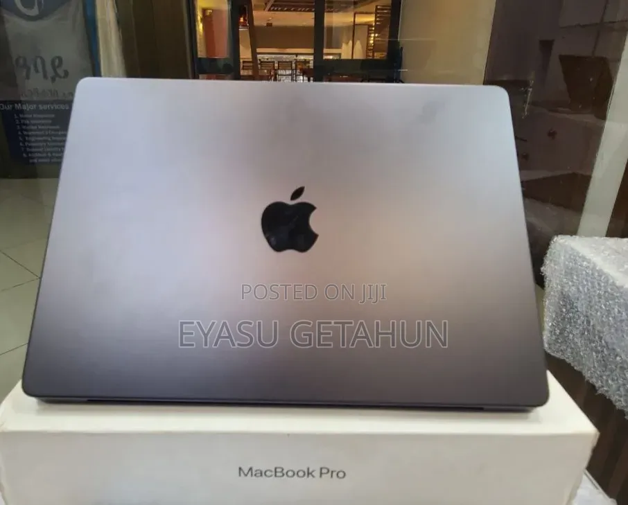 New Apple MacBook Pro 2025 M5 14-inch 16GB Apple M5 Pro SSD 512GB
