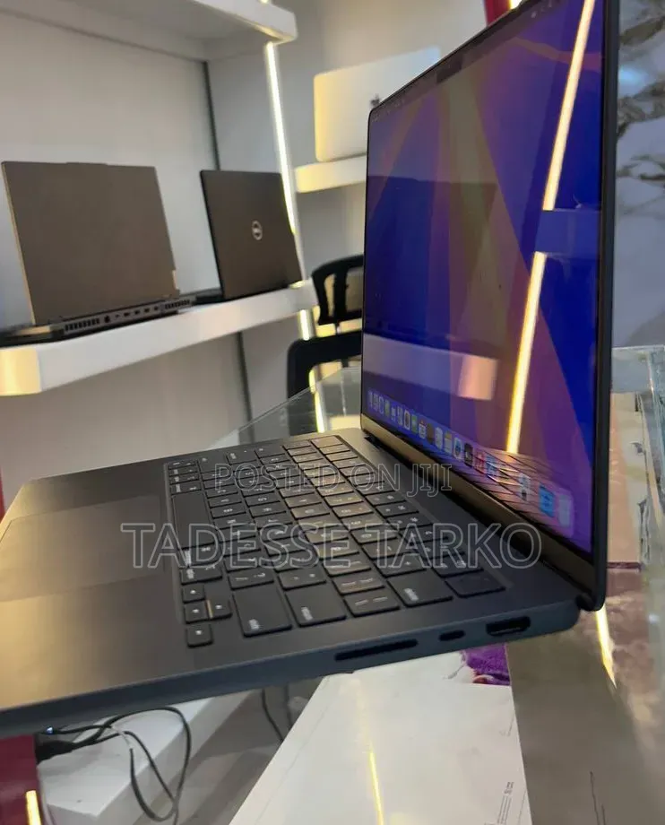 New Apple MacBook Pro 2023 M3 14-inch 16GB Apple M3 Pro SSD 512GB