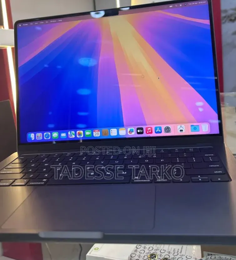 New Apple MacBook Pro 2023 M3 14-inch 16GB Apple M3 Pro SSD 512GB