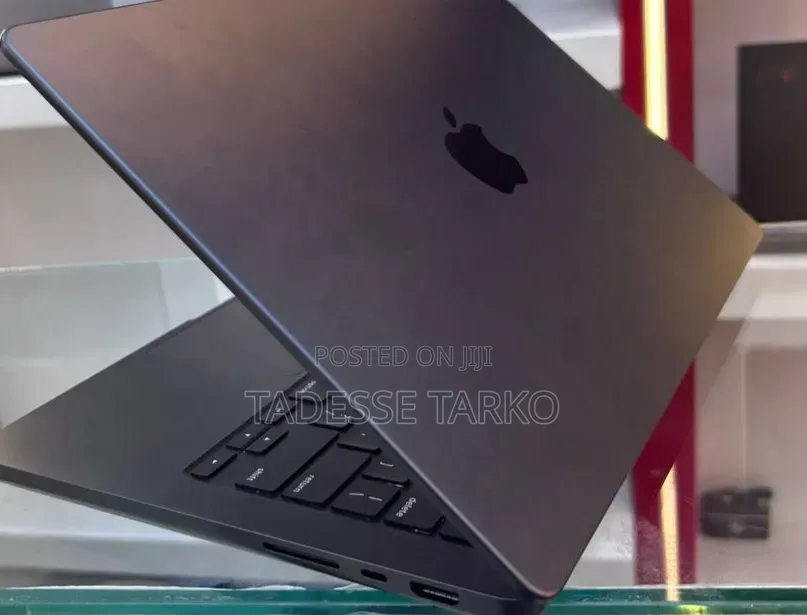 New Apple MacBook Pro 2023 M3 14-inch 16GB Apple M3 Pro SSD 512GB
