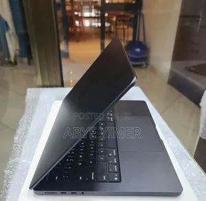 New Laptop Apple MacBook Pro 2025 M5 14-inch 16GB Apple M5 SSD 512GB