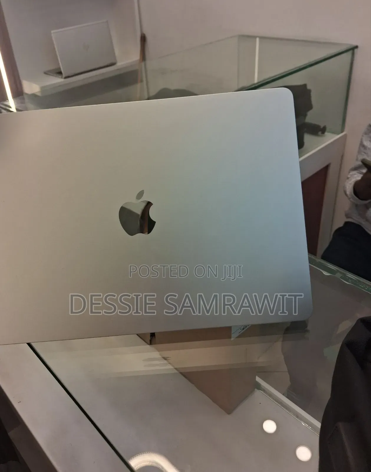 New Laptop Apple MacBook Air 2025 M4 13-inch 24GB AMD A10 SSD 512GB