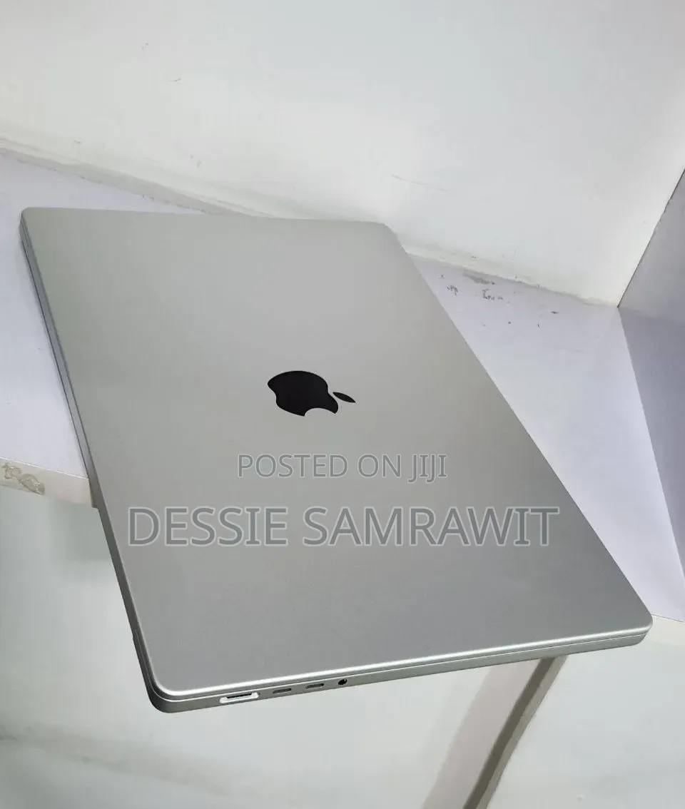 New Laptop Apple MacBook Pro 2021 M1 16GB AMD A10 SSD 512GB