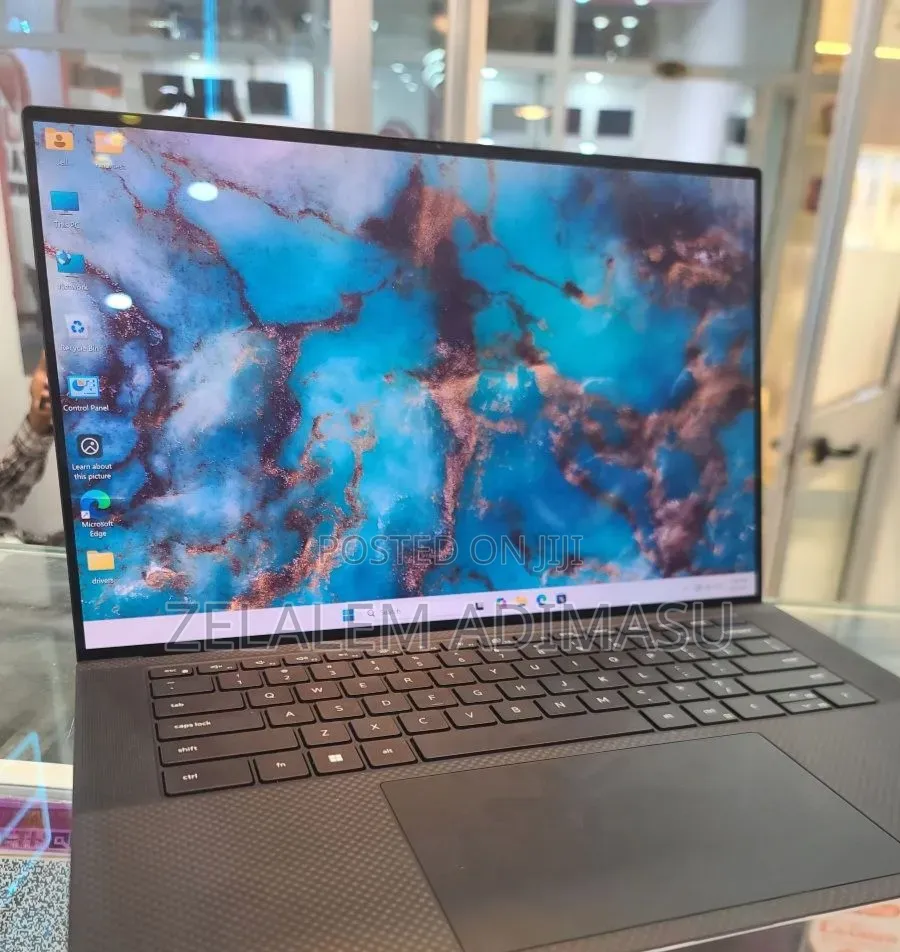 New Laptop Dell XPS 15 16GB Intel Core i7 SSD 1T