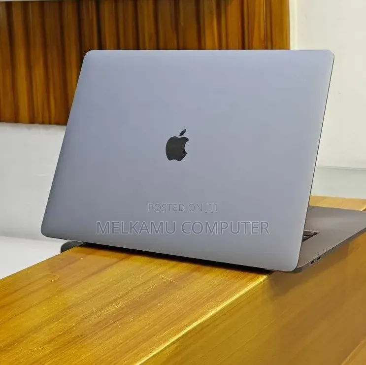 New Laptop Apple MacBook Pro 2018 32GB Intel Core i9 SSD 2T