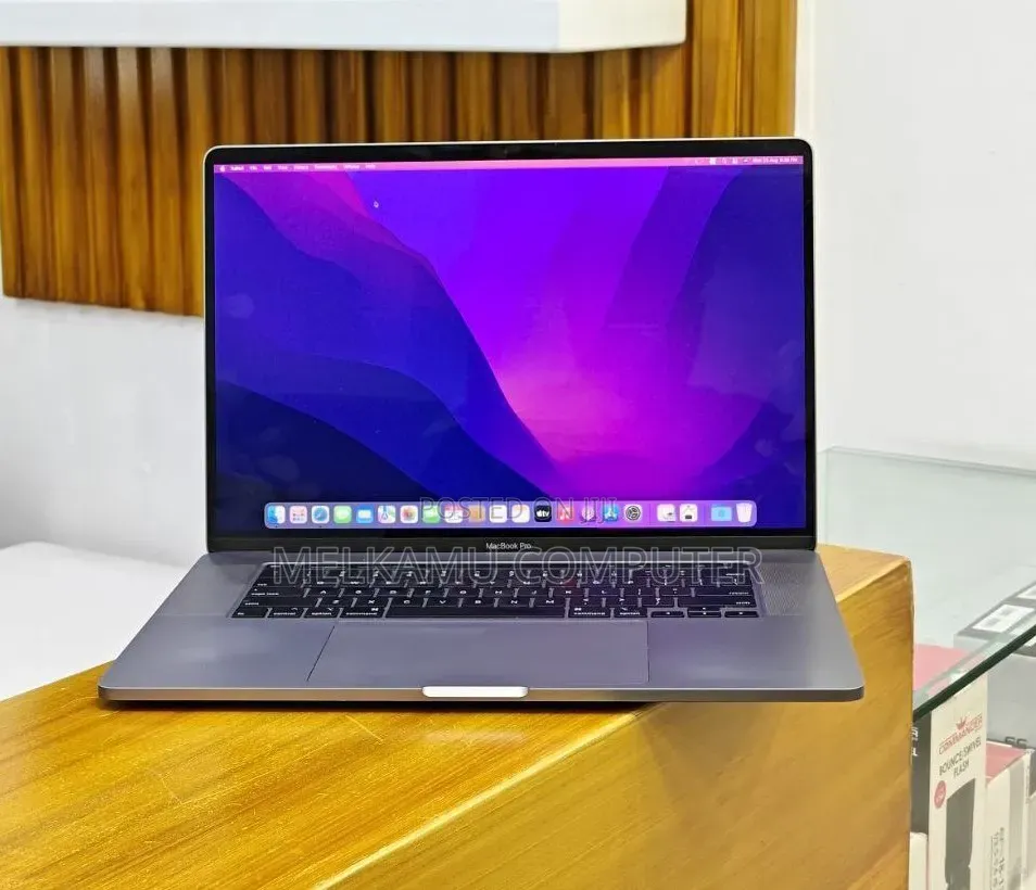 New Laptop Apple MacBook Pro 2018 32GB Intel Core i9 SSD 2T