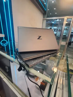New Laptop HP ZBook Firefly 15 G7 16GB Intel Core i7 SSD 512GB
