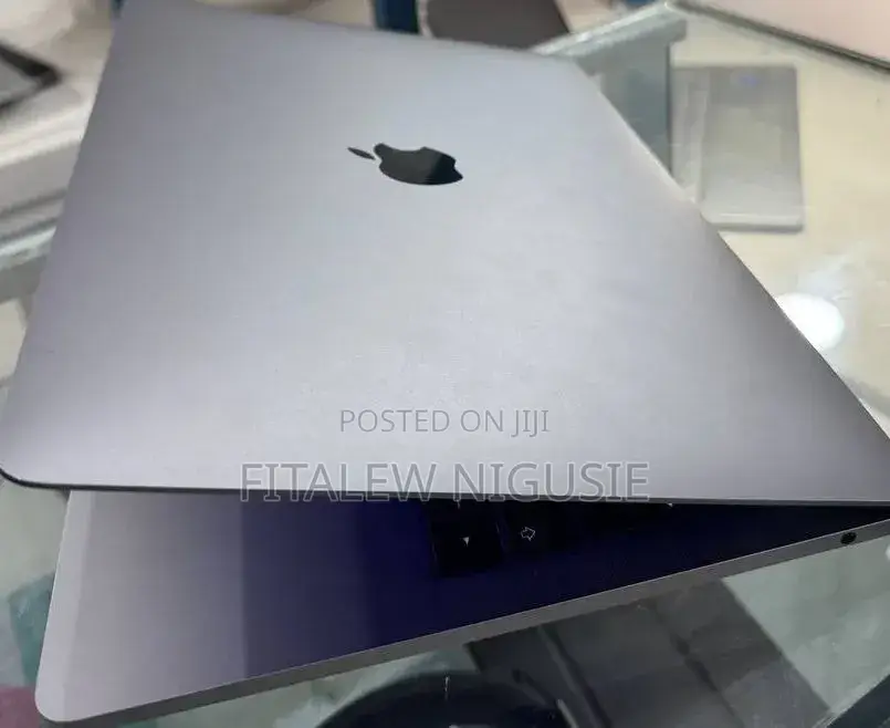 New Laptop Apple MacBook Pro 2017 8GB Intel Core i5 SSD 128GB
