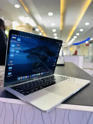 New Laptop Apple MacBook Pro 2017 8GB Intel Core i5 SSD 256GB
