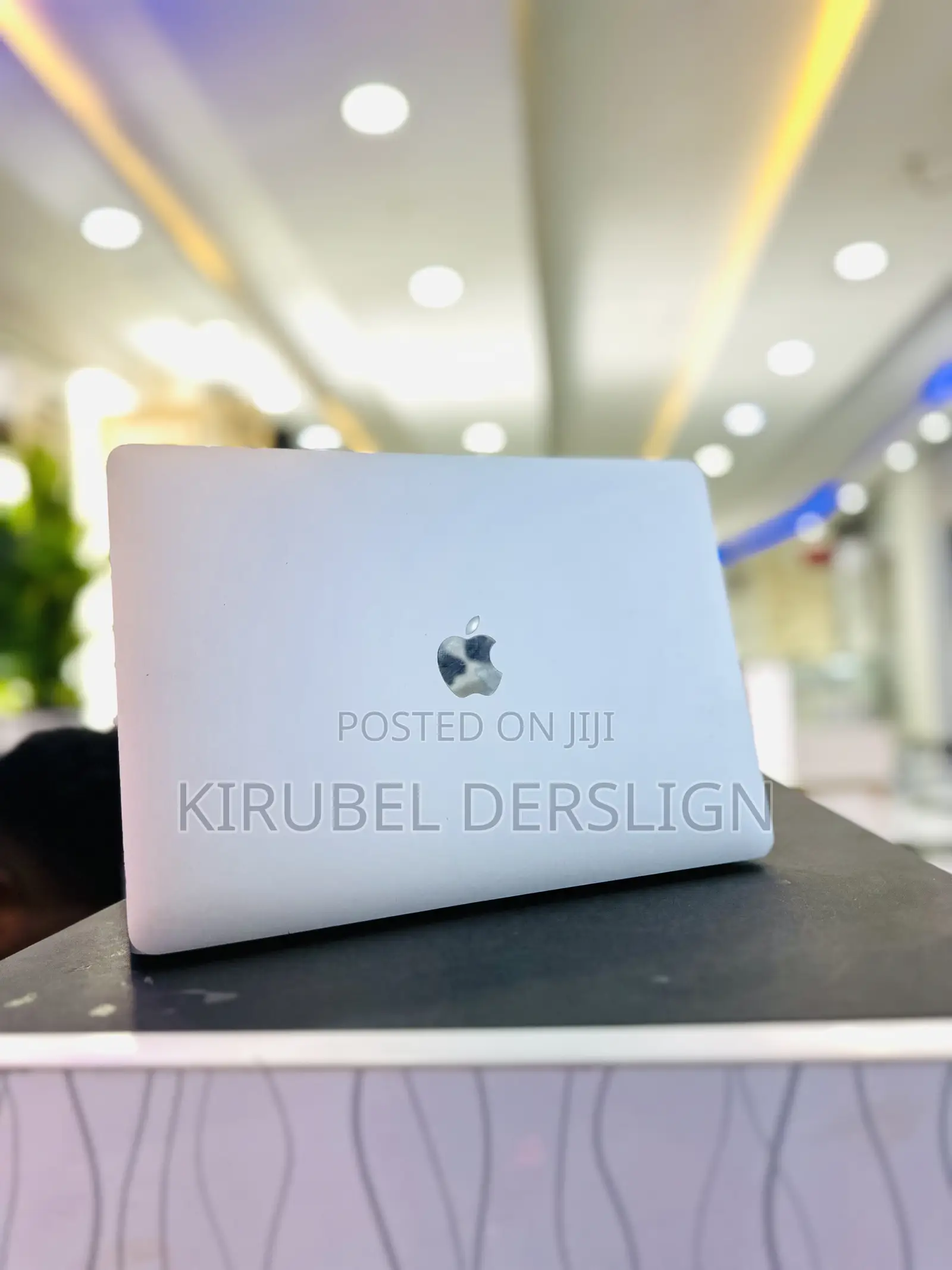 New Laptop Apple MacBook Pro 2017 8GB Intel Core i5 SSD 256GB