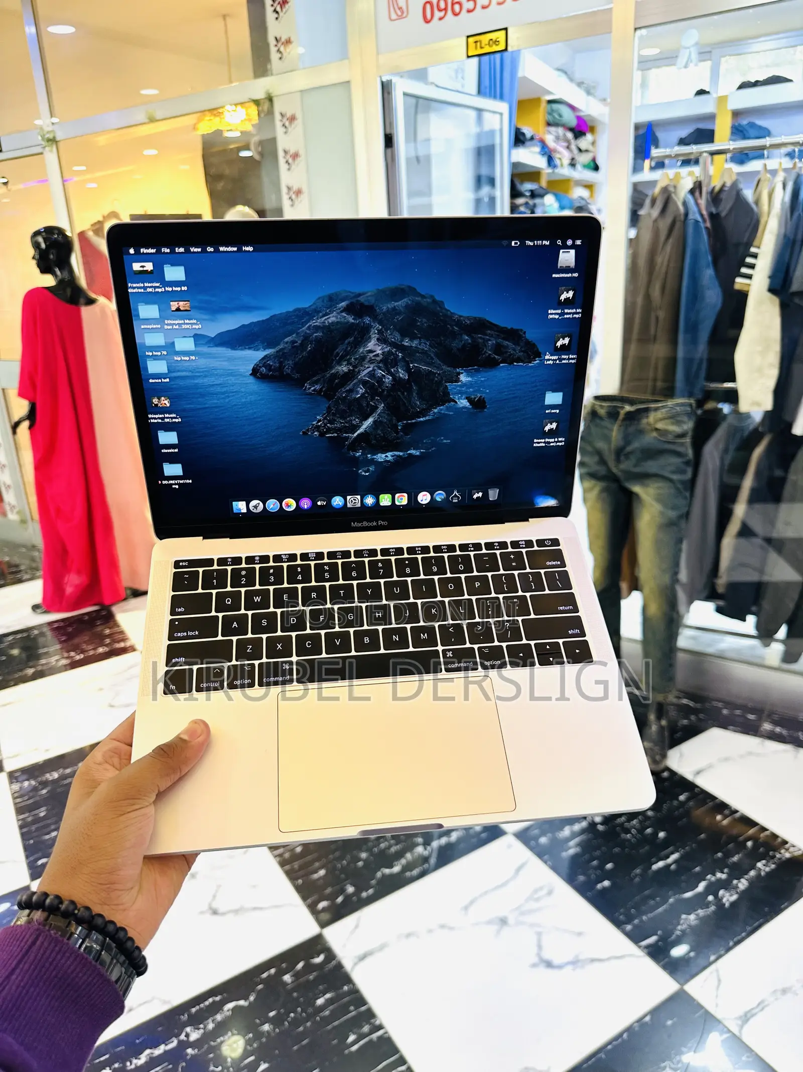 New Laptop Apple MacBook Pro 2017 8GB Intel Core i5 SSD 256GB
