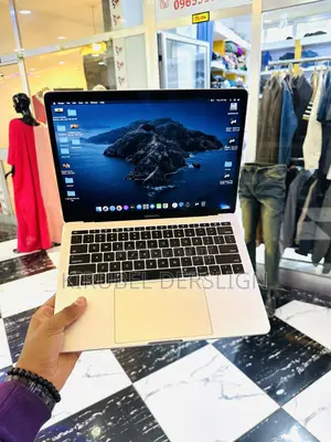New Laptop Apple MacBook Pro 2017 8GB Intel Core i5 SSD 256GB