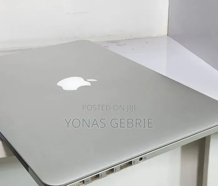 New Laptop Apple MacBook 8GB Intel Core i5 SSD 256GB