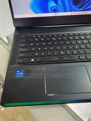 New Laptop MSI Raider 18 HX AI A2XW 16GB Intel Core i7 SSD 1T