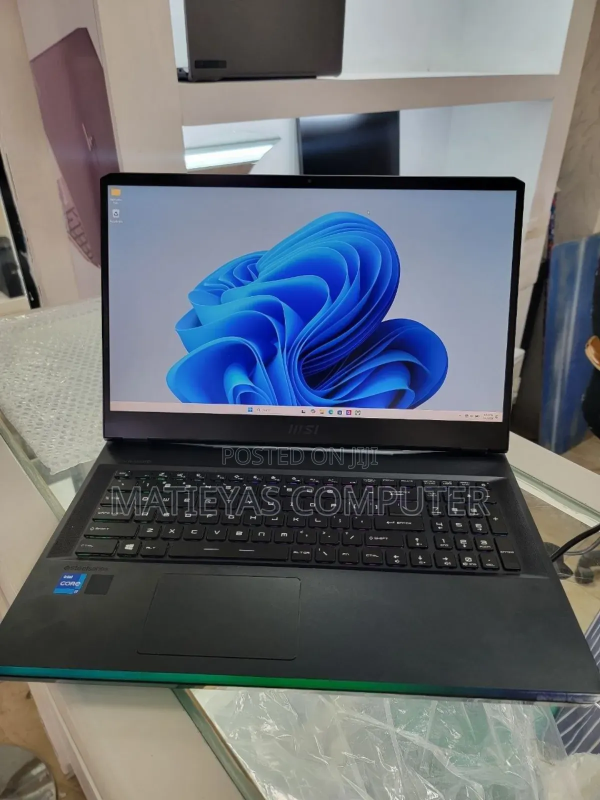 New Laptop MSI Raider 18 HX AI A2XW 16GB Intel Core i7 SSD 1T