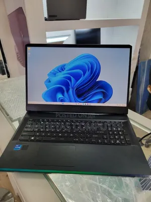 New Laptop MSI Raider 18 HX AI A2XW 16GB Intel Core i7 SSD 1T