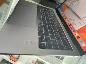 Laptop Apple MacBook Pro 2017 8GB Intel Core i5 SSD 256GB
