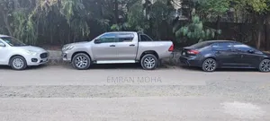 Toyota Hilux 2020 Gray