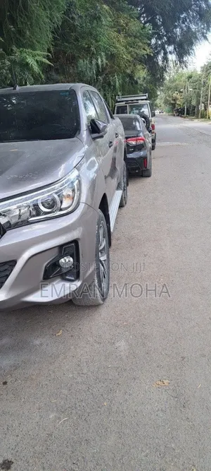 Toyota Hilux 2020 Gray