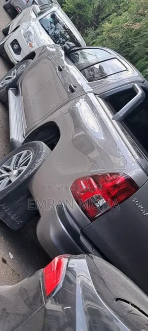 Toyota Hilux 2020 Gray