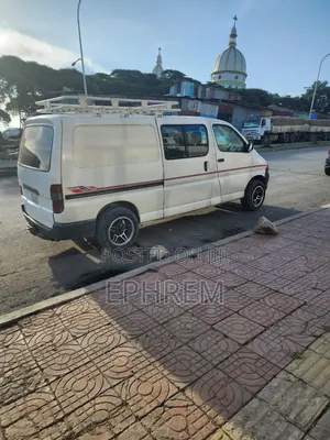 Toyota Hilux 2002 White