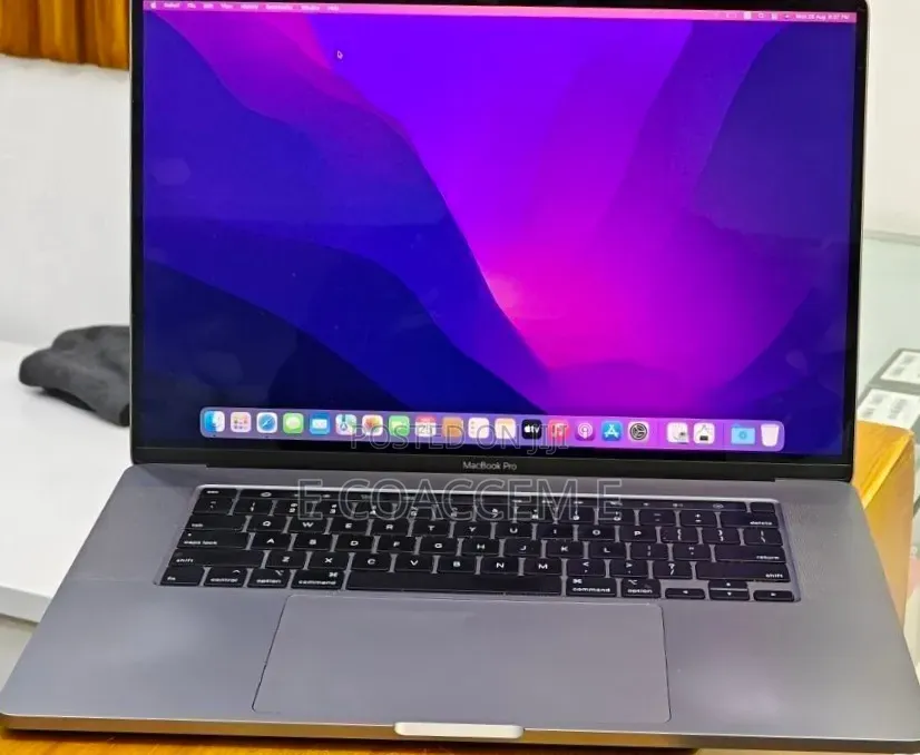 New Laptop Apple MacBook 32GB Intel Core i9 SSD 2T