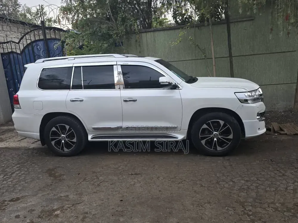 Toyota Land Cruiser 3.3 Diesel 4WD 2021 White