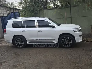 Toyota Land Cruiser 3.3 Diesel 4WD 2021 White