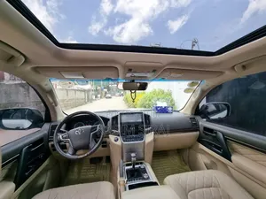 Toyota Land Cruiser 3.3 Diesel 4WD 2021 White