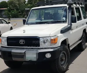 Toyota Land Cruiser 2019 White